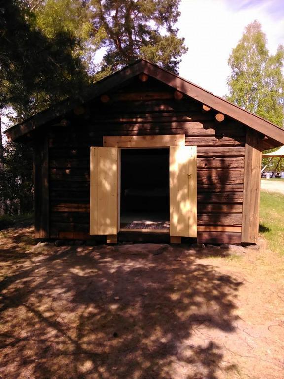 Готель Oesjoenaes Tived Екстер'єр фото
